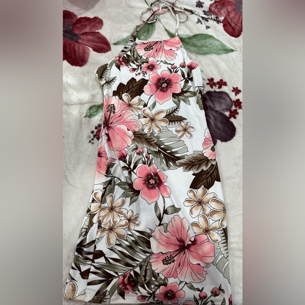 Small, fashion nova, worn a couple times, Floral dress to go out :)